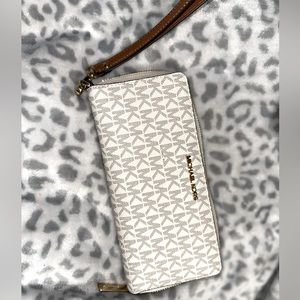 New with tags Michael Kors Large wallet